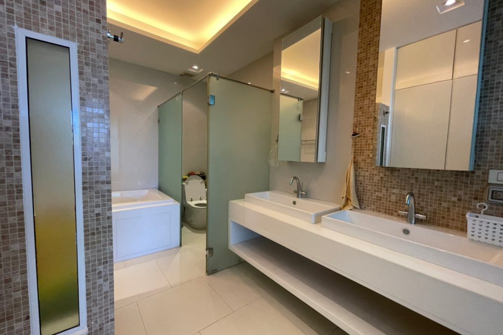 610653256_865138619470494_2655766680934626425_n